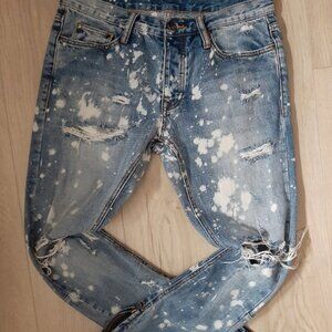 Mnml distressed size 31 jeans